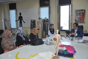 Read more about the article Delegation College of Education for Girls in the hospitality house for Iraqi fashion