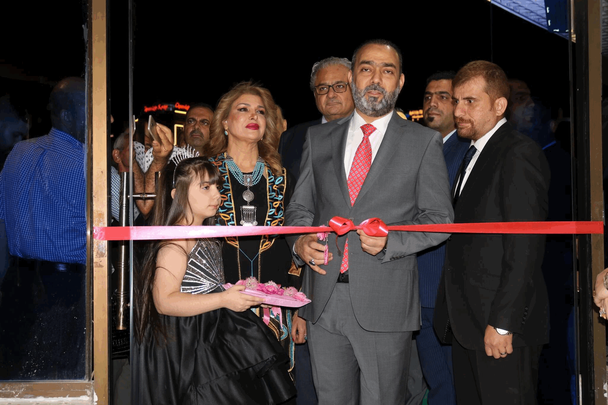 You are currently viewing The Iraqi Fashion House … lights up at the opening ceremony of an exhibition of plastic arts entitled (Mixing Visions)