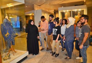Read more about the article مركز تدريب الازياء ينظم جولة لطلابه في متحف الدار العراقية للأزياء