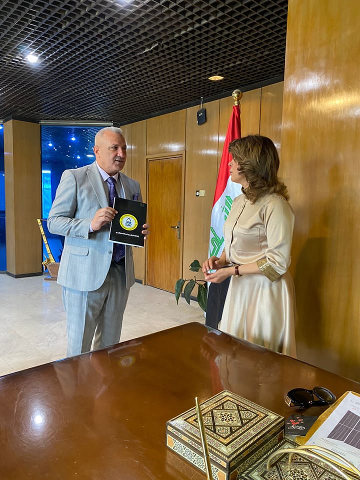 You are currently viewing The Director General of the Iraqi House of Fashion receives the President of the Ashtar Foundation for Culture and Arts