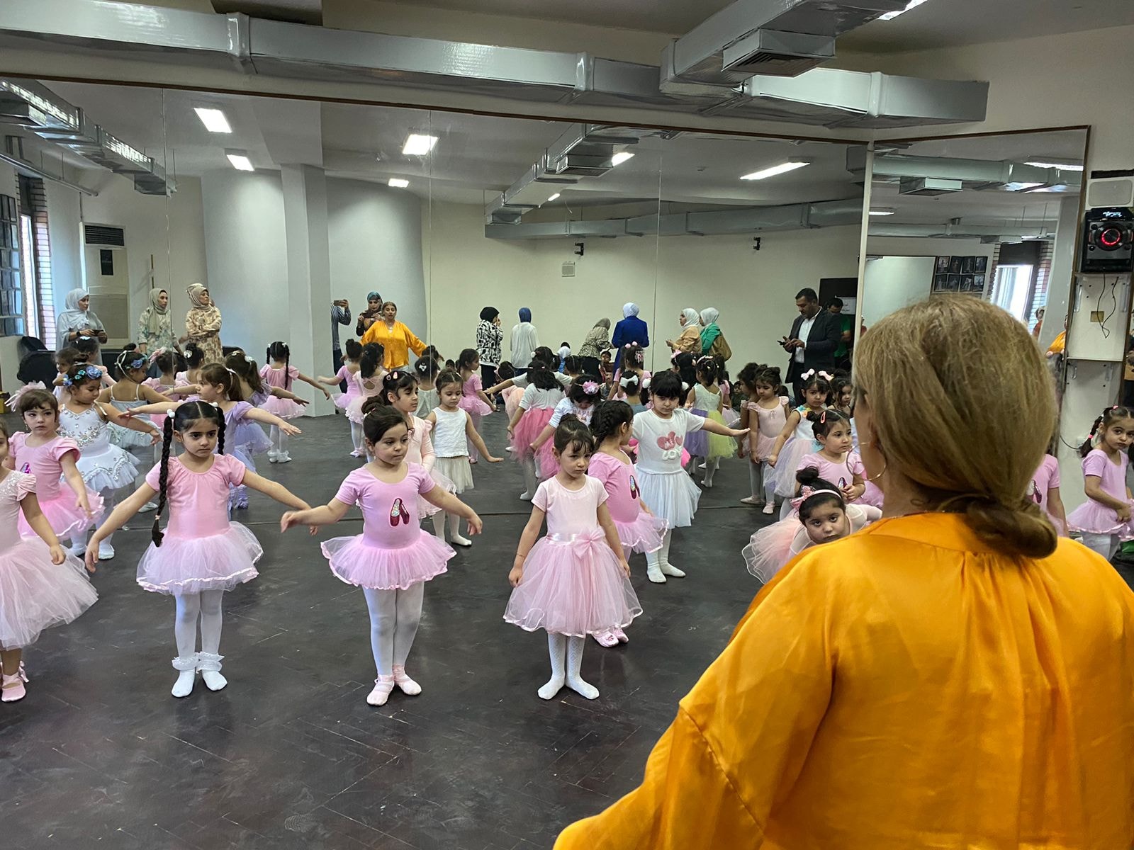 Read more about the article Kindergarten students at the Iraqi Fashion House