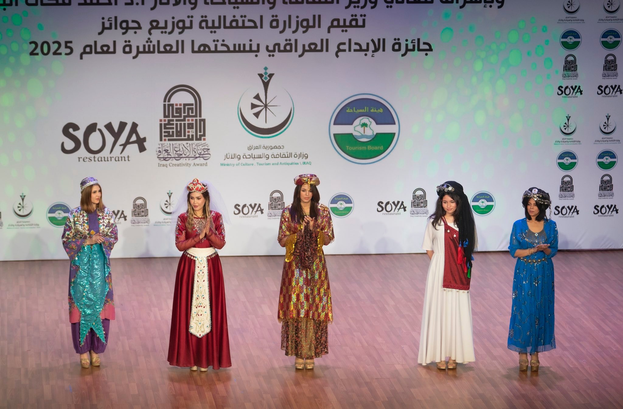 You are currently viewing الدار العراقية للأزياء تبهر الحضور في العرس الثقافي الوطني