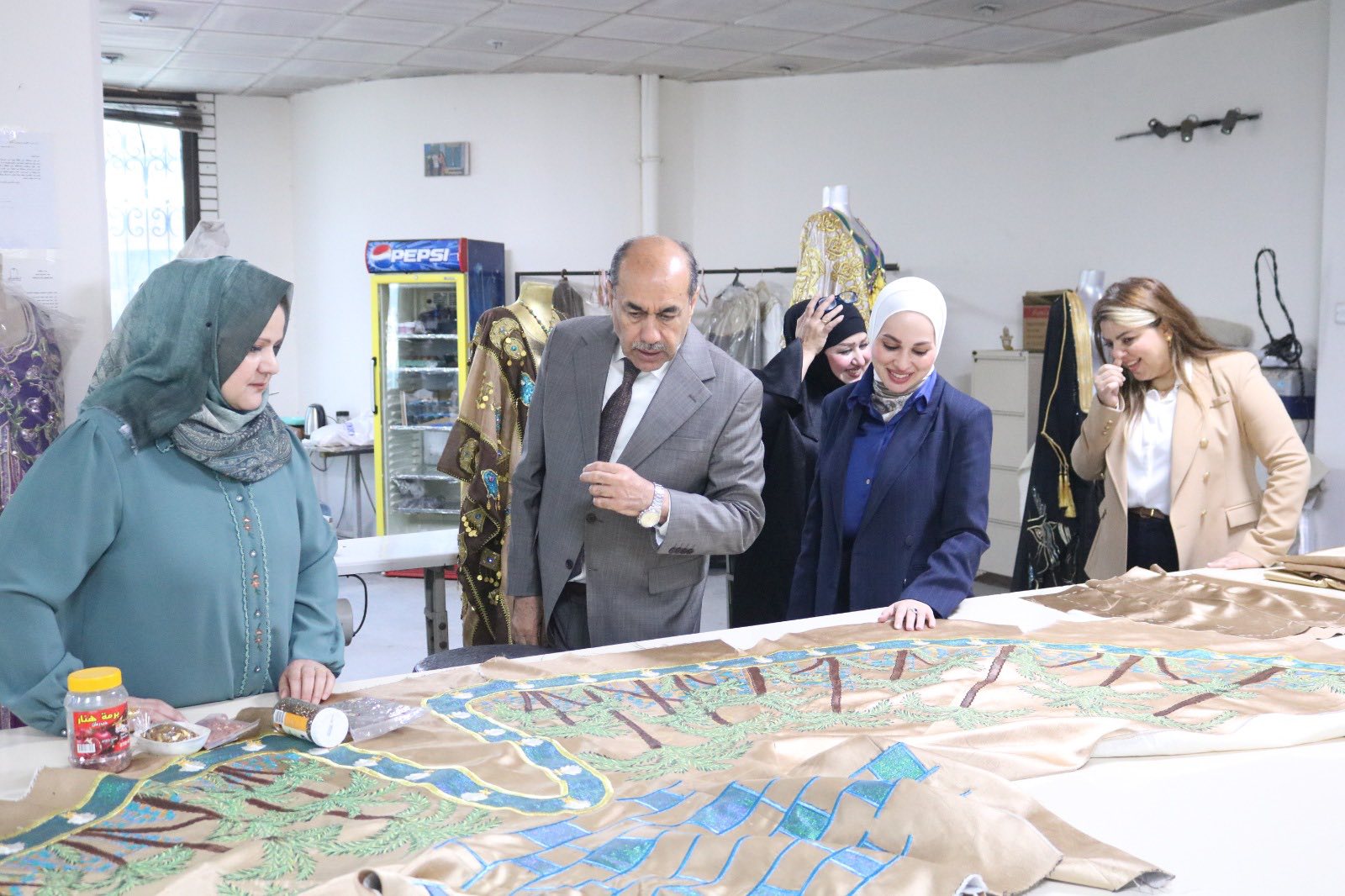 Read more about the article The Undersecretary of the Ministry of Culture for Artistic Affairs inspects the Iraqi House of Fashion and reviews its artistic productions.